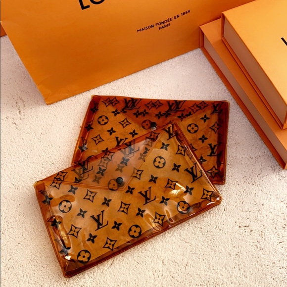 💯 Authentic Louis Vuitton Monogram PVC Clutch w/LV gift box - Picture 5 of 8